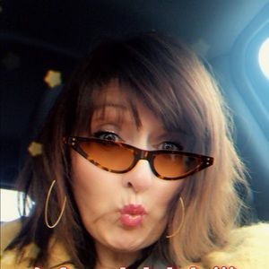 Meet your Posher, Lori